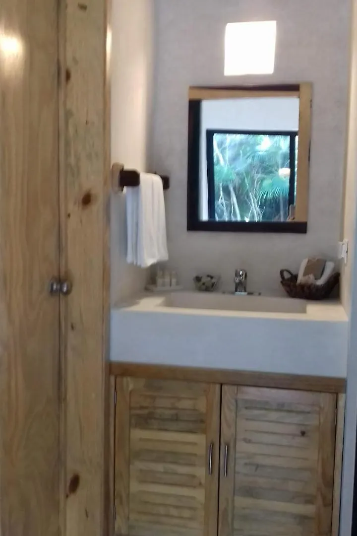 *** Bed & Breakfast Tooj Cheel Lodge Tulum Mexico